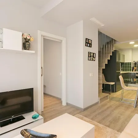 Estupendo Penthouse 2 , 1 Bano Wifi * Malaga